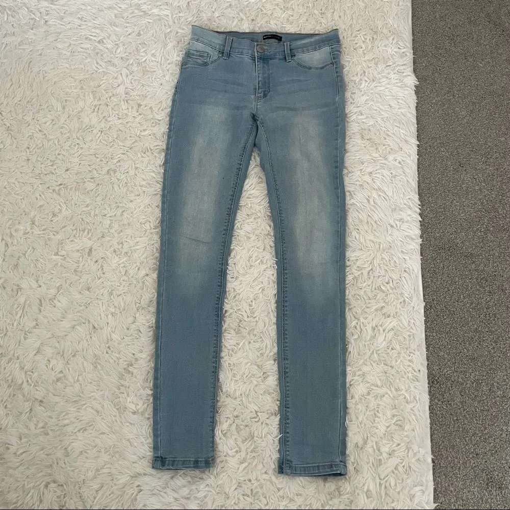 3/$45 Bluenotes Light Wash Skinny Jeggings - Picture 1 of 5